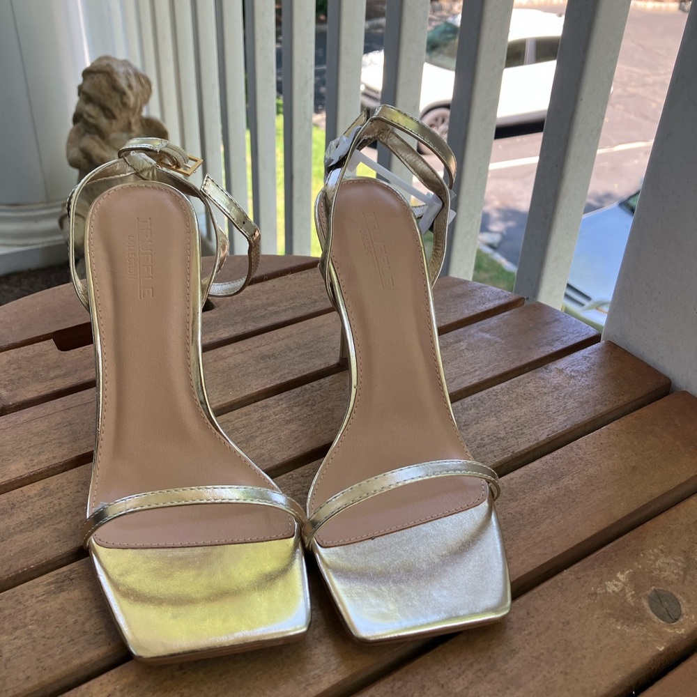 Truffle collection gold strappy heels sz 38.  (7)
